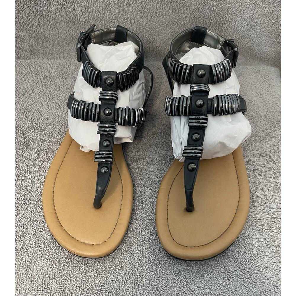 Gianni Bini Kikk-It flat sandals in black and metal stud embellishments size 10
